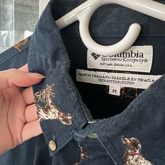 CLEARANCE Men’s Medium Columbia Navy Button Down Shirt With Hunting Dogs Print - Picture 9 of 12